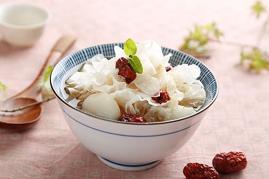 美女被 c 扒衣服软件,神秘APP引争议，隐私安全引担忧-3