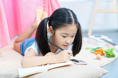 女生脱衣服app,网络道德争议：揭秘“脱衣app”背后隐情-2