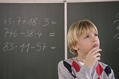 女子掰开大腿让男子狂桶,酒店惊人一幕，道德伦理引热议-2