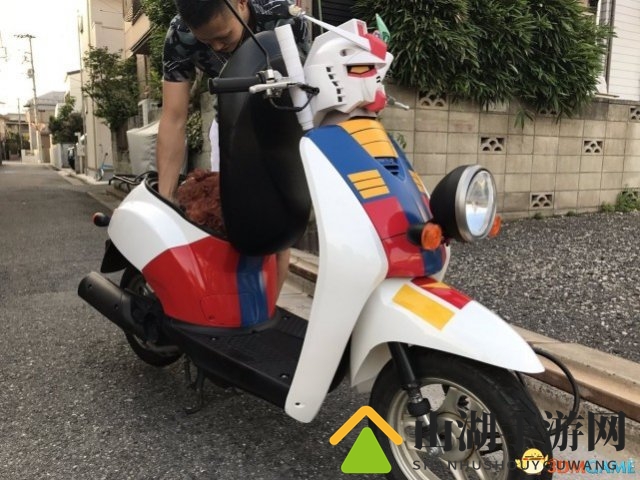 达人打造复古高达电车，外观炫酷，售价高达24万日元
