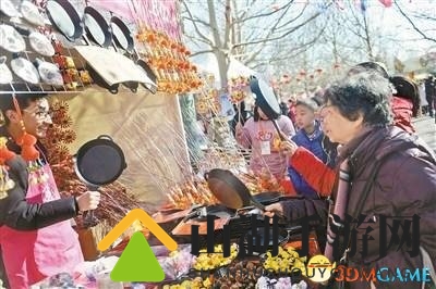 游戏周边进入庙会？旅行蛙玩偶吃鸡平底锅热销